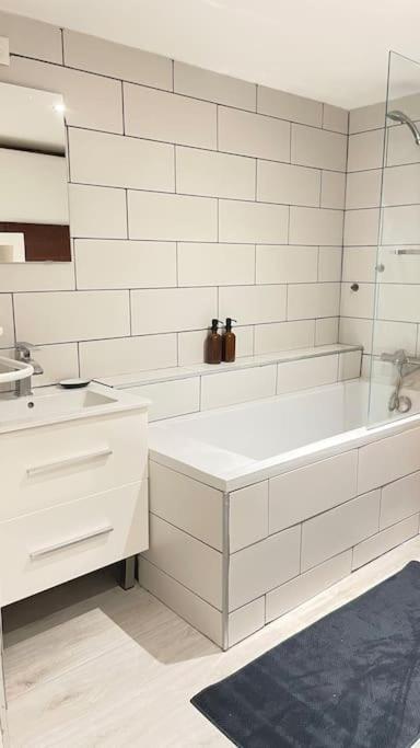 Apartamento L'Ambitieux - Centre De Vienne Exterior foto